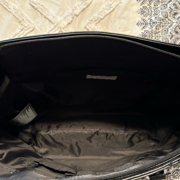 H&M pleather commuter bag. Fits laptop, wallet, phone, keys, small book. - Picture 3 of 5